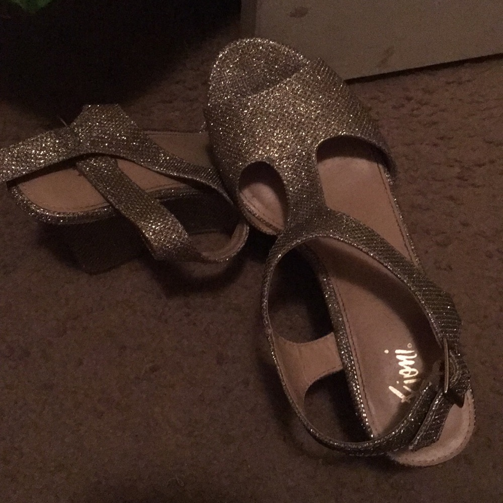 Wedges (heels)